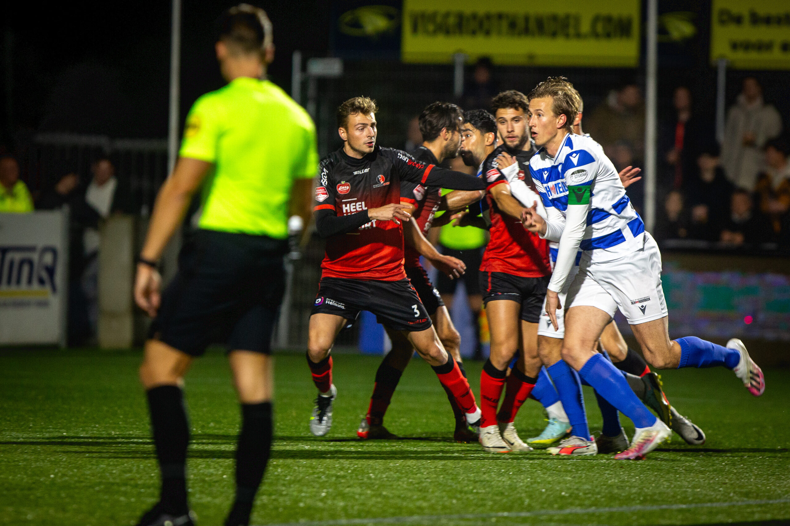 Spakenburg knikkert Helmond Sport uit de KNVB Beker