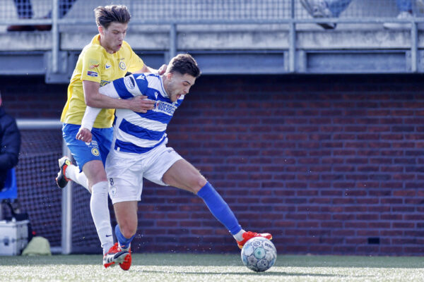 SPAKENBURG, 23-03-2024, Sportpark de Westmaat, Betnation Divisie. Dutch Tweede Divisie football season 2023 / 2024. Match between SV Spakenburg and FC Lisse
Spakenburg player Sam van Huffel and Lisse player Remi van Ekeris