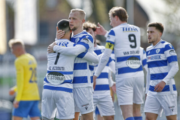 SPAKENBURG, 23-03-2024, Sportpark de Westmaat, Betnation Divisie. Dutch Tweede Divisie football season 2023 / 2024. Match between SV Spakenburg and FC Lisse
Spakenburg player Kilian van Mil (R) celebrates the 1-0 scored by Ahmed el Azzouti (L)