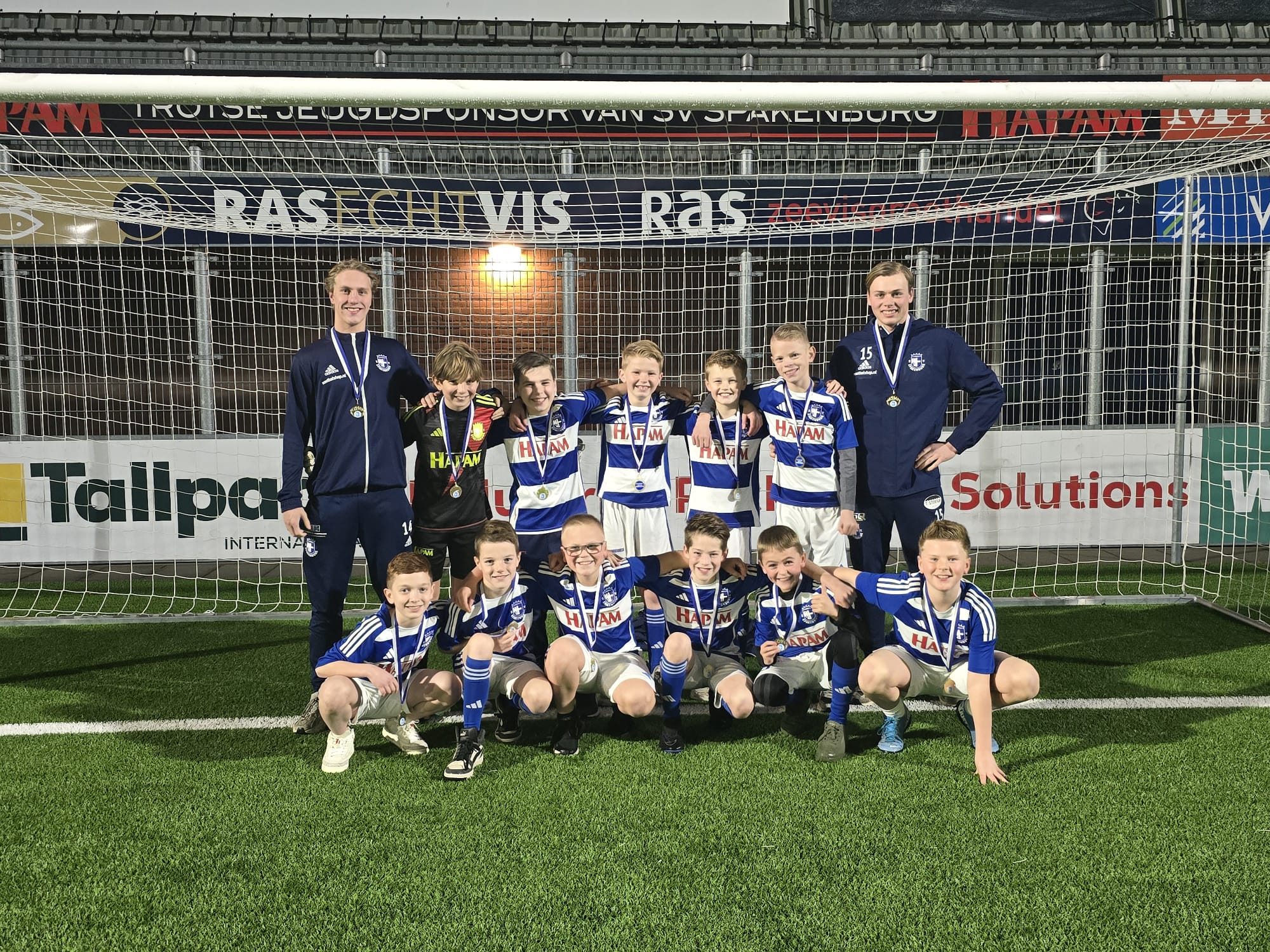 Spakenburg JO11-2 sleept ongeslagen de titel binnen!