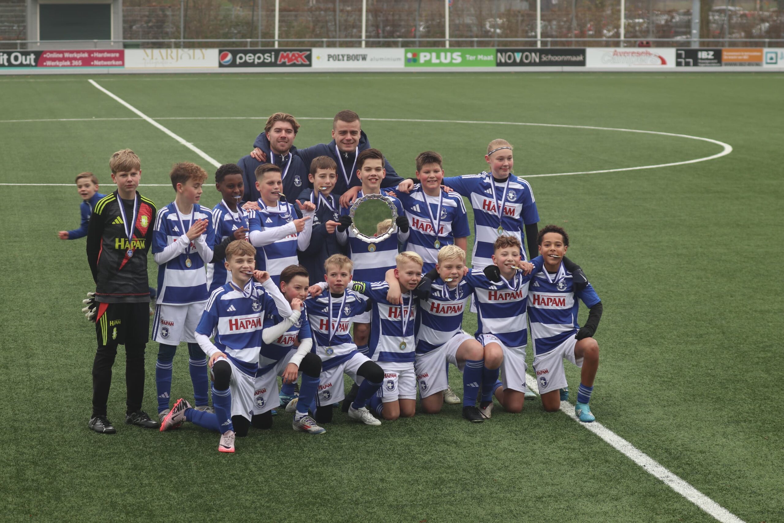 Spakenburg JO13-1 pakt overtuigend de titel! 