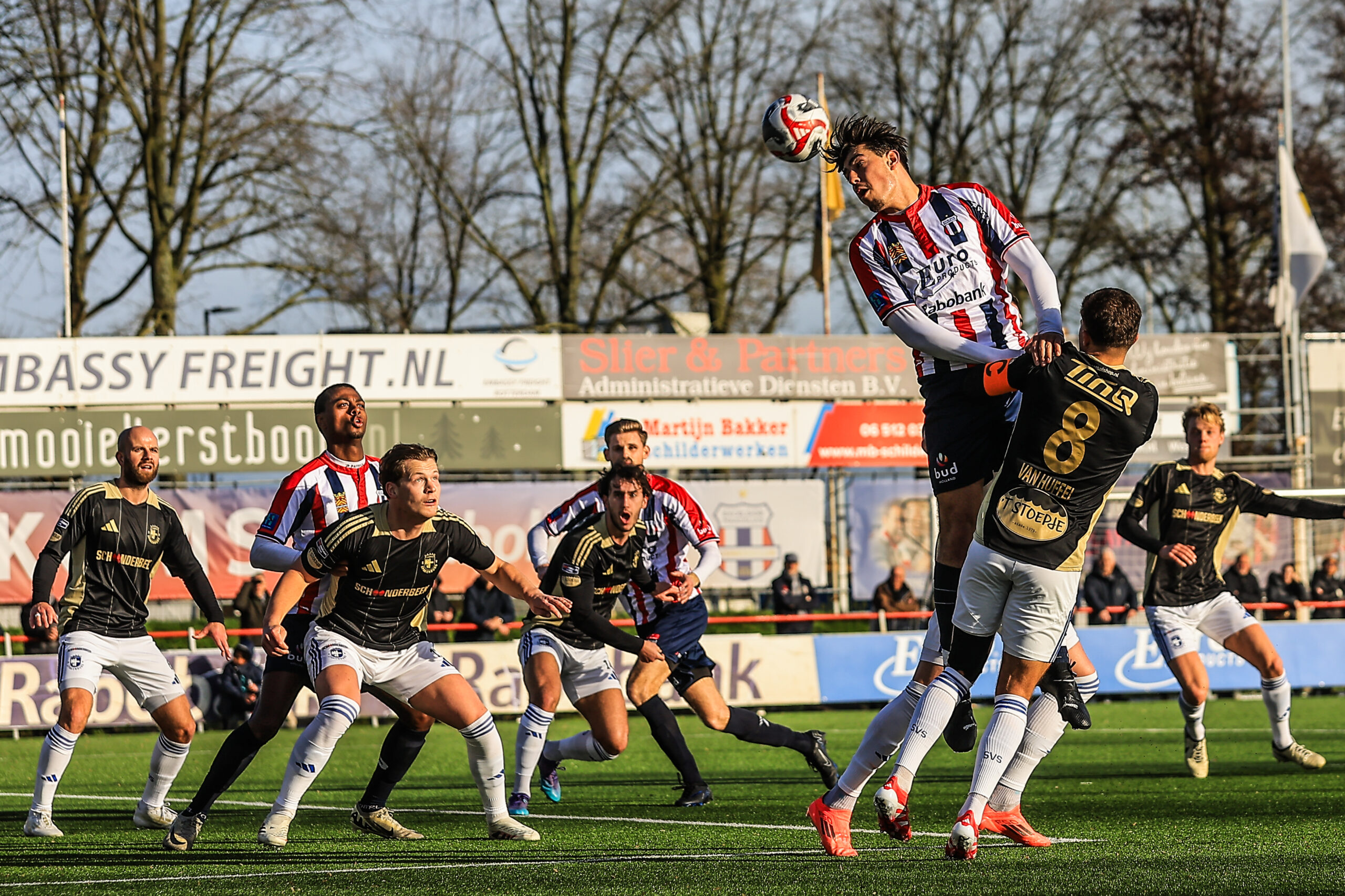 Spakenburg laat dure punten liggen in Maassluis