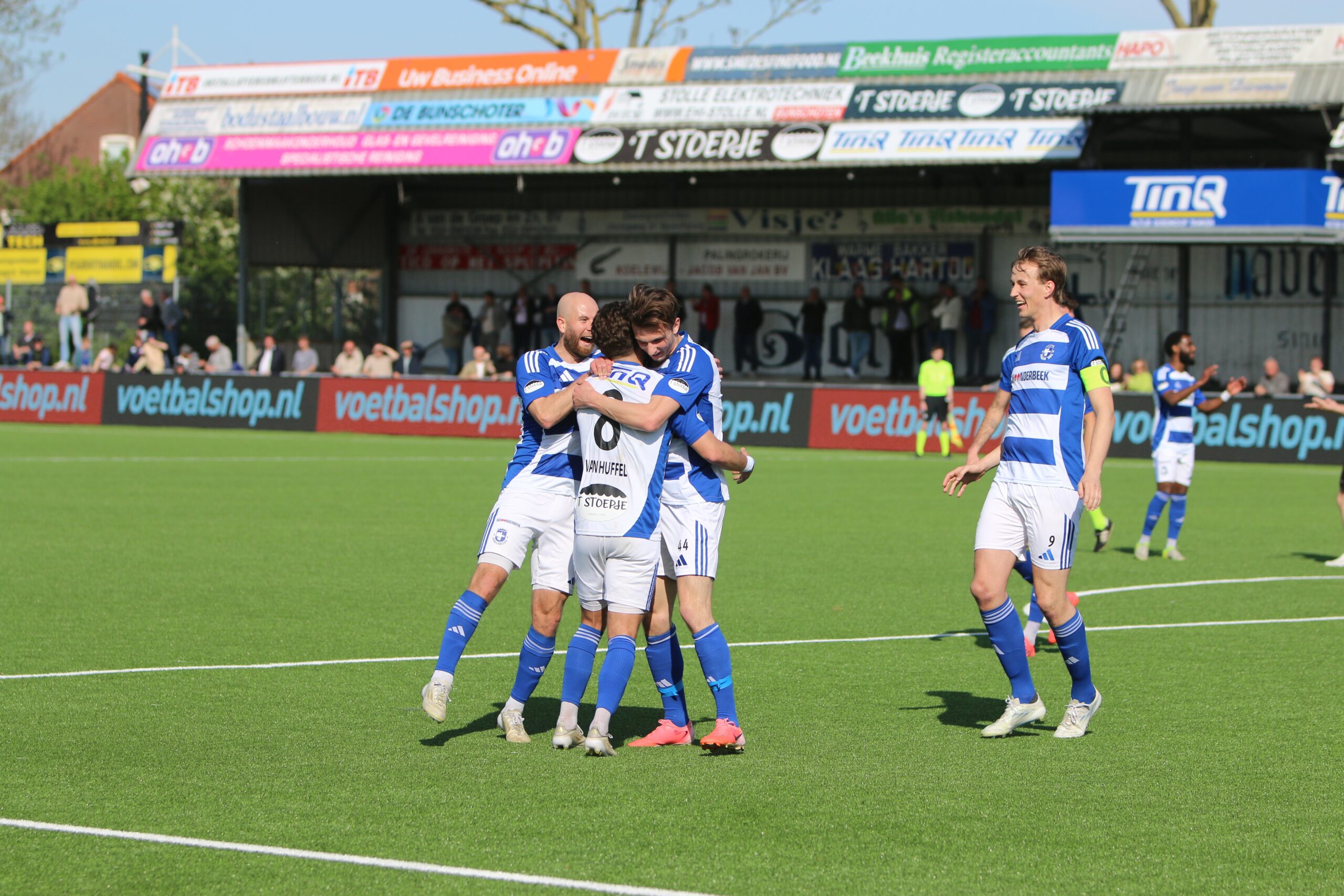 Spakenburg duwt Scheveningen verder in de problemen