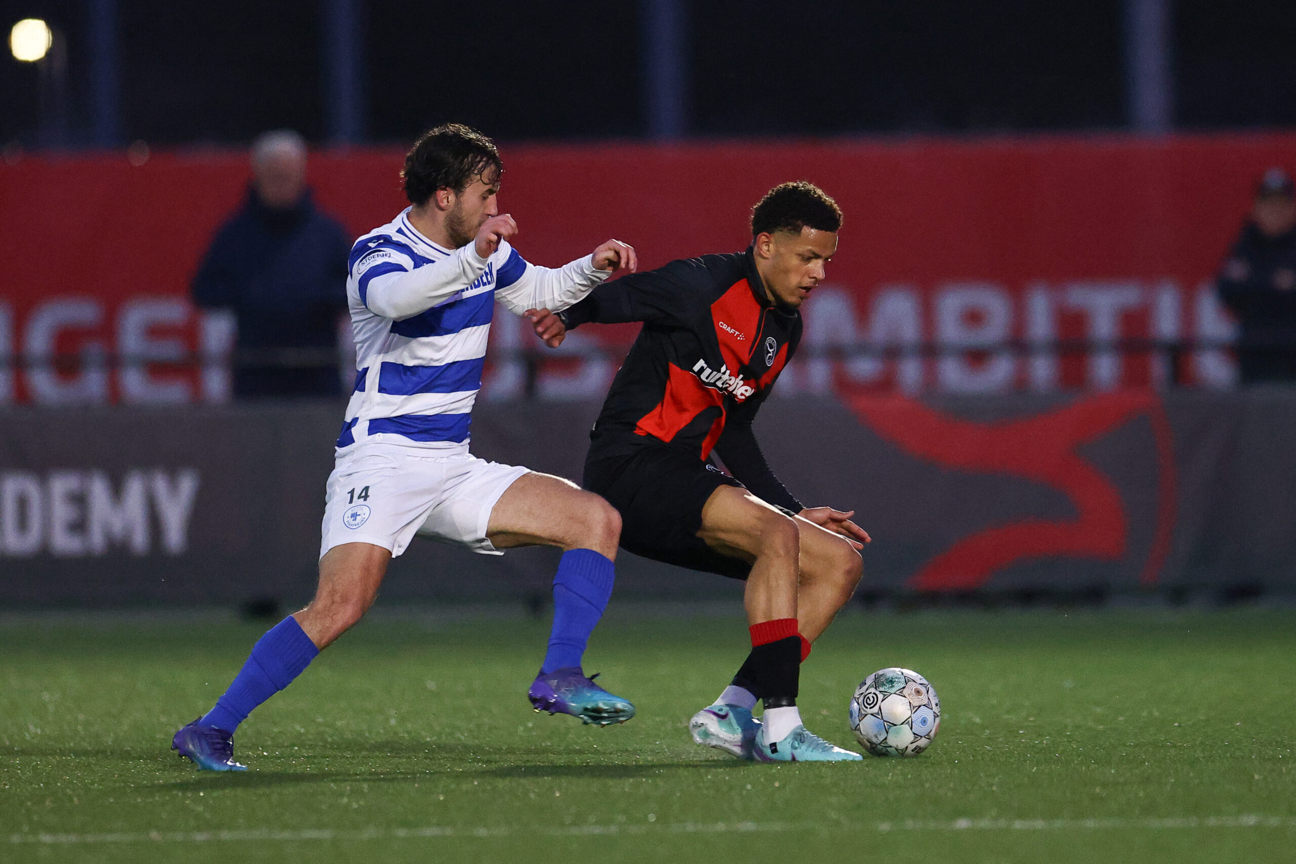Blauwen steken het Eemmeer over