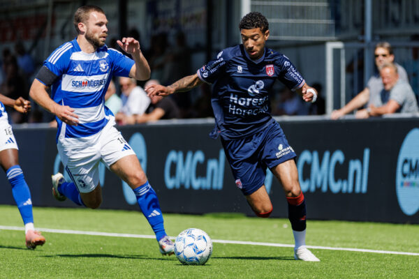 SPAKENBURG 10–05-2025 ,sports park Westmaat Season 2024/2025, Tweede Divisie Football, Betnation League  Spakenburg- Noordwijk Spakenburg player Wimilio Vink VV Noordwijk player Virgil Tjin-Asjoe