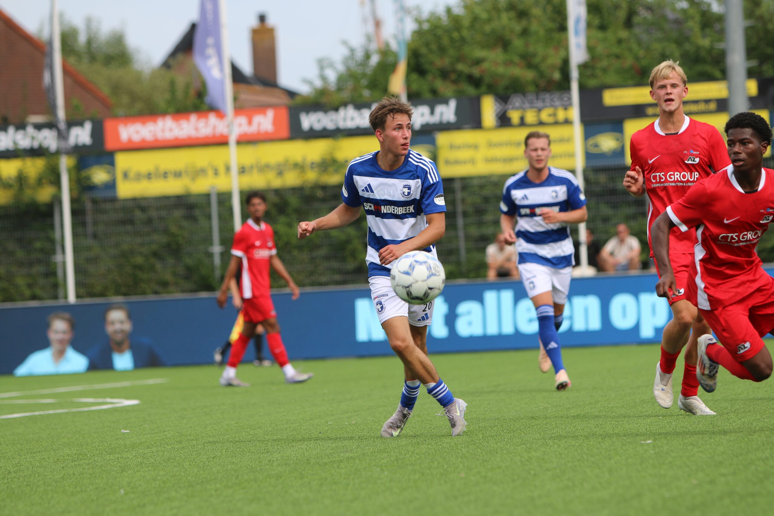 Spakenburg verliest van Jong AZ in een doelpuntrijk duel