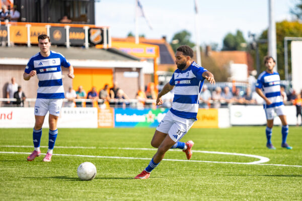 VOLENDAM , 06-09-2025 ,  Hein Koning stadium , season 2025-2026 , Dutch tweede divisie football , match between RKAV Volendam and Spakenburg,  picture shows Spakenburg player Ravelino Junte