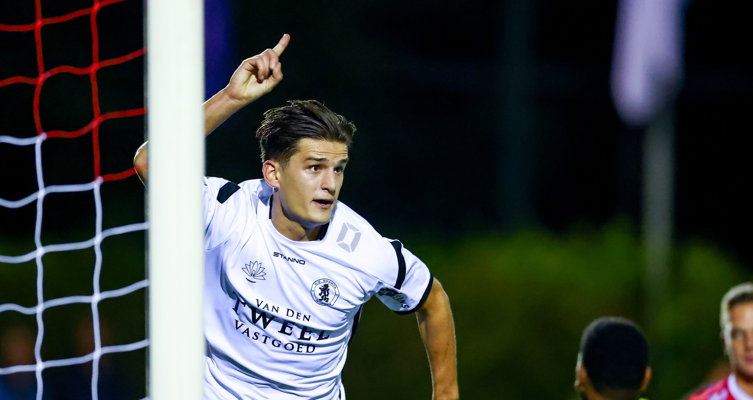 Topscorer Derde Divisie Pieter Veenstra naar de Blauwen
