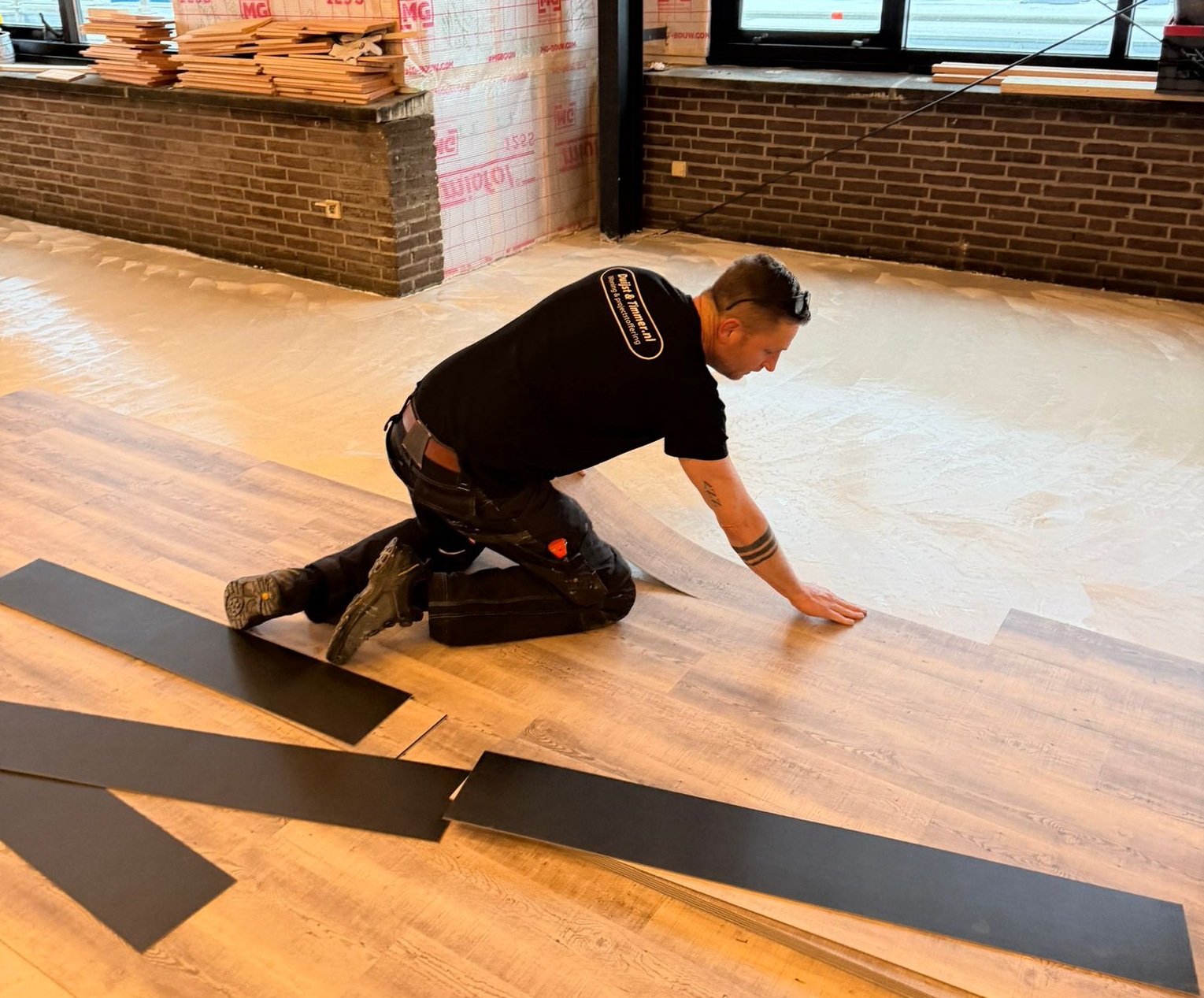 Vloer gelegd van de tussentijdse kantine