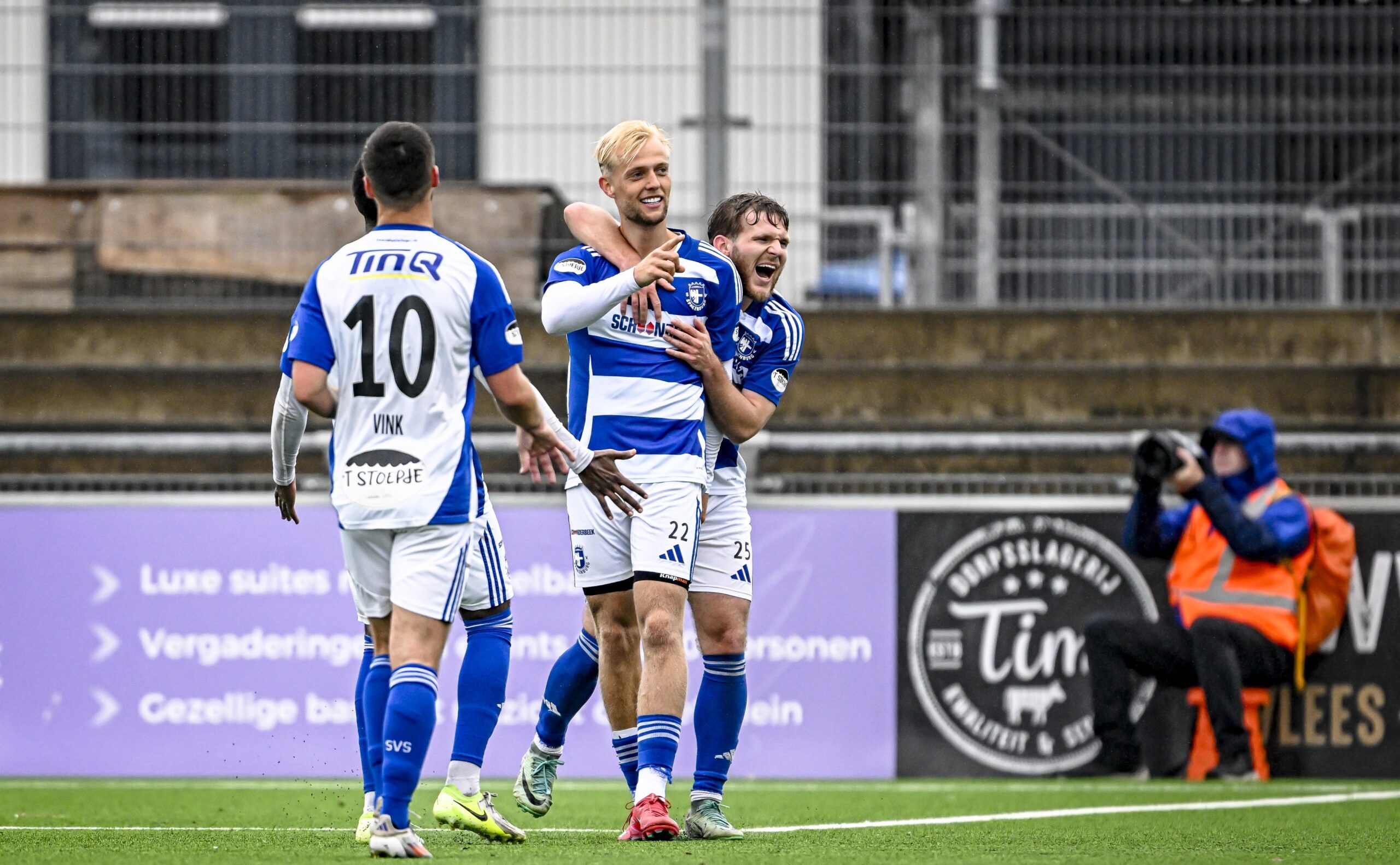 Veenendaals blauw te gast op de Blauwe Westmaat