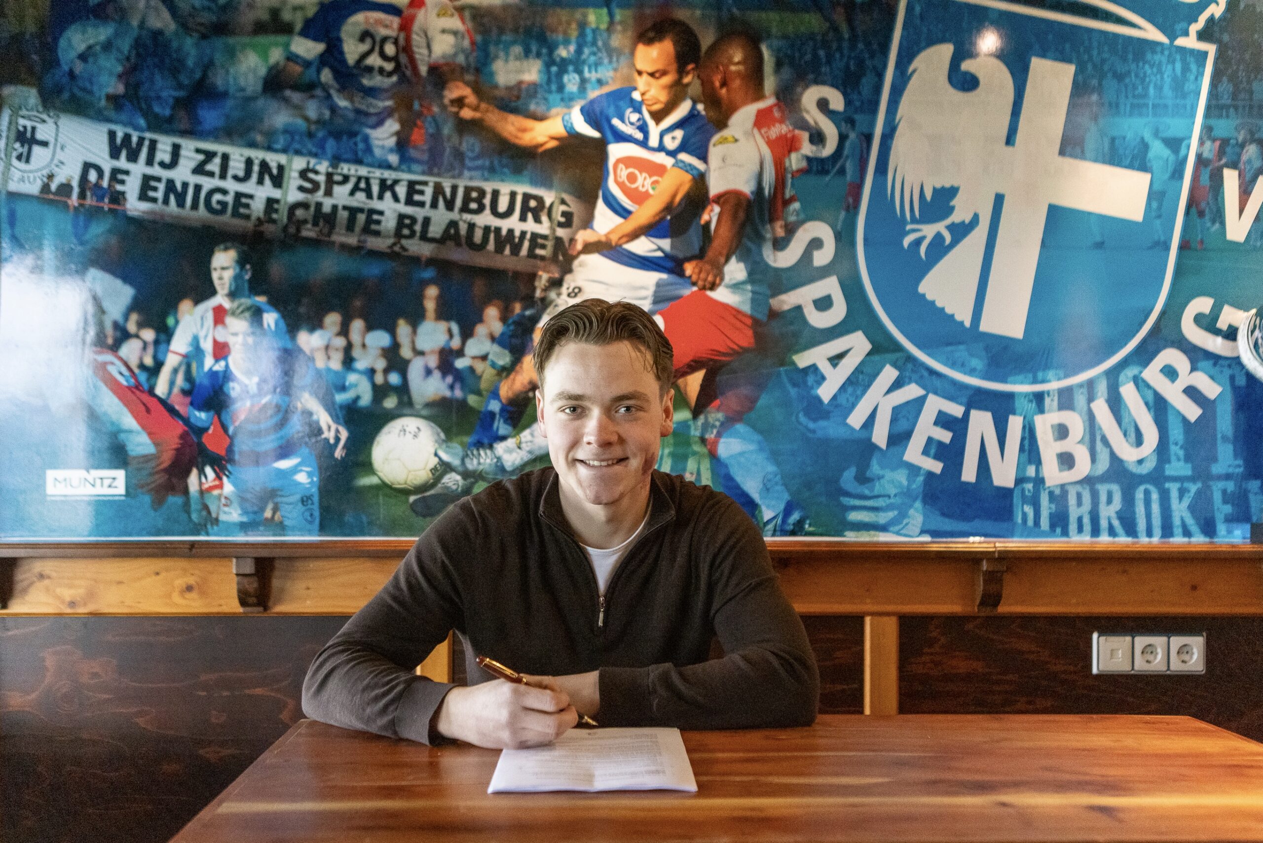 Jesse Hop tekent eerste contract