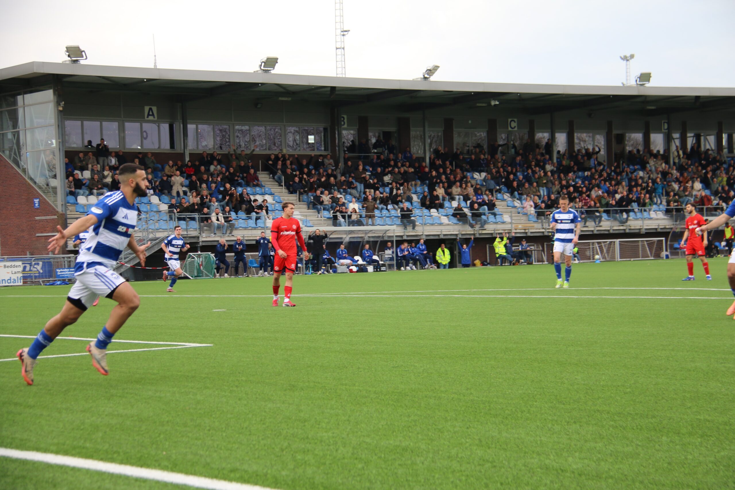 Spakenburg wint nipt van Jong Almere City