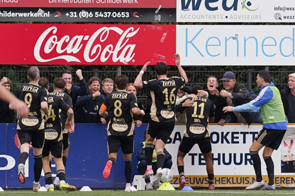 HOEK ,29-08-2026 , Sportpark Denoek , season 2026 / 2027 ,  Dutch Tweede Divisie football  , match between HSV Hoek and Spakenburg, picture shows goal celebration by players of Spakenburg