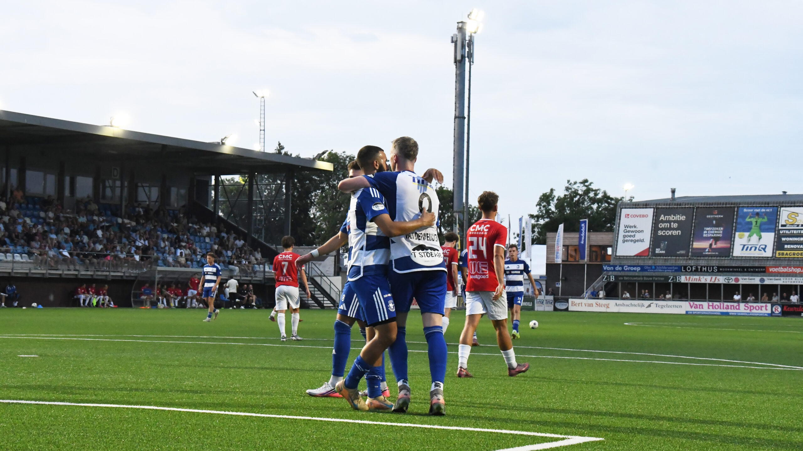 Spakenburg wint met 2-1 van DOVO